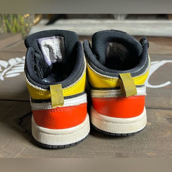 Nike Air Jordan 1 Mid Amarillo Sneakers Kids Shoes 9C - Picture 3 of 8